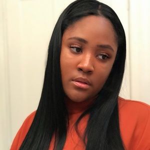 Meet your Posher, Taina